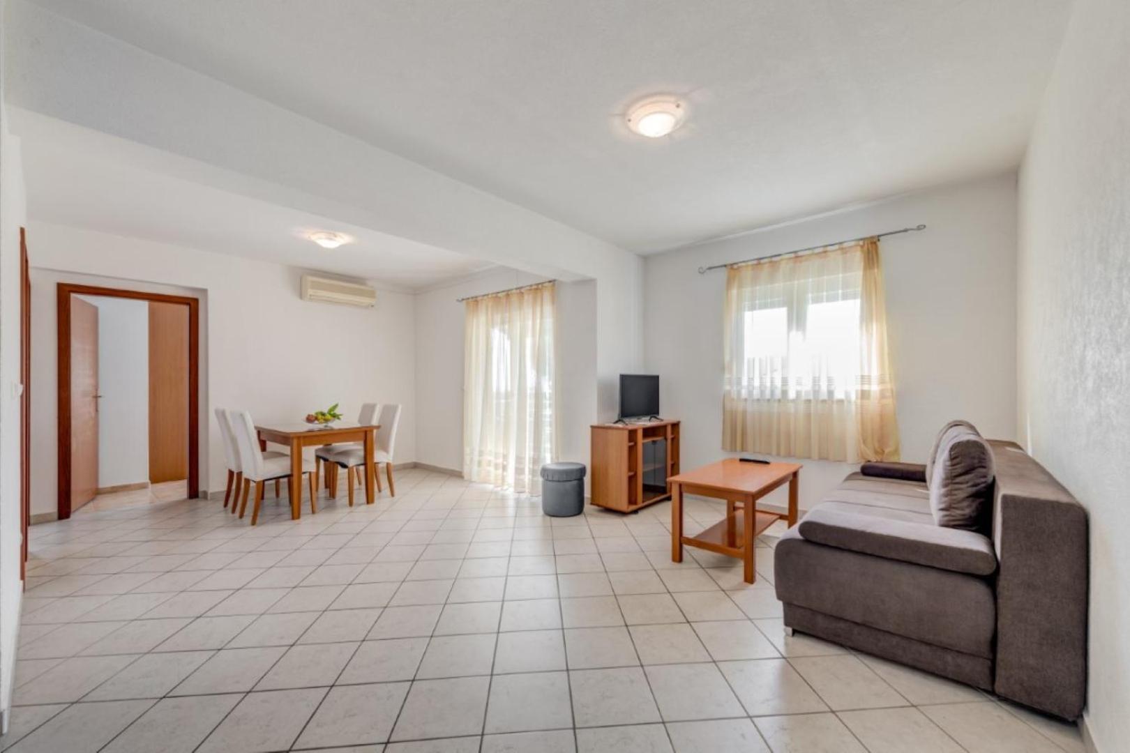 Ruza&Nikolina "1" Apartmani - Baška Voda Екстериор снимка