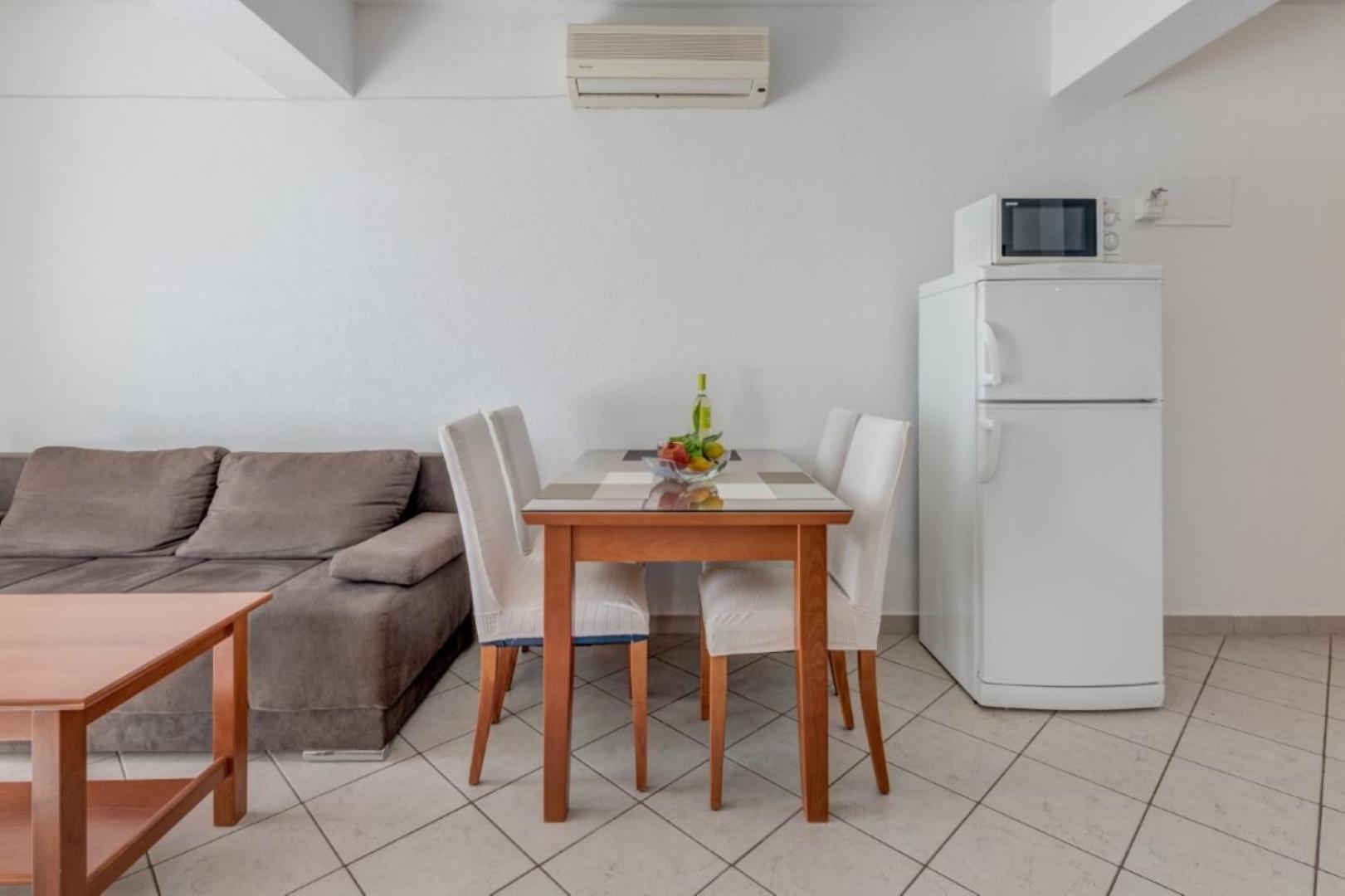 Ruza&Nikolina "1" Apartmani - Baška Voda Екстериор снимка