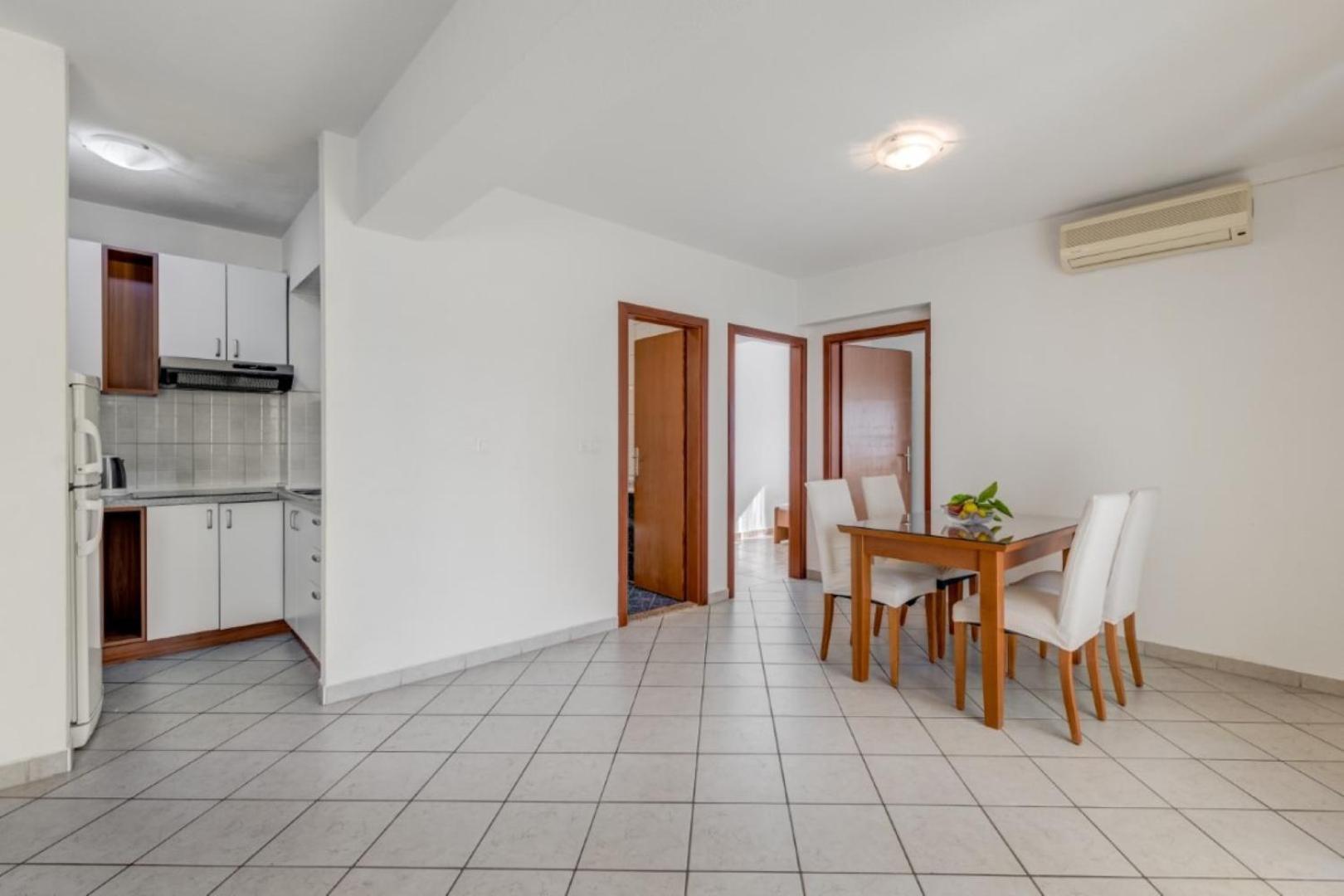 Ruza&Nikolina "1" Apartmani - Baška Voda Екстериор снимка